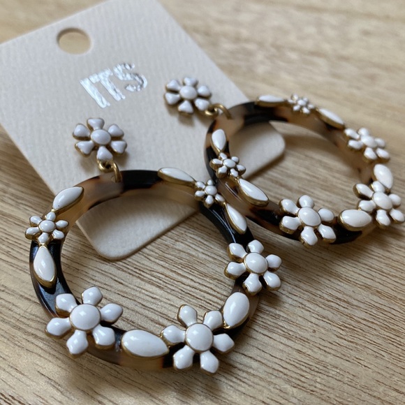 🎉HP🎉 ITS Floral Hoop Post Earrings 💗 White Brwon & Black - Picture 4 of 8